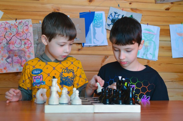 Pierwsze kroki z szachami.jpg